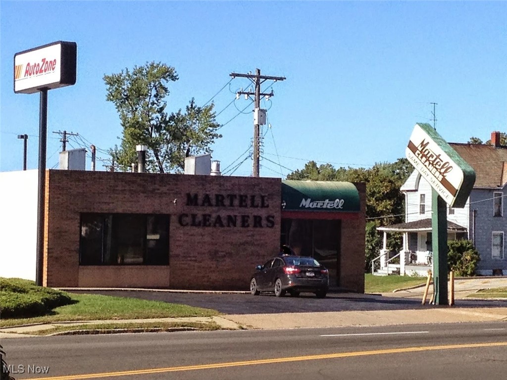 High traffic, high visibility commercial corner in Ashtabula. Current use is a dry cleaner business. Free standing 6,534sqft building with new boiler, overhead door and store front. Entry access to parking lot from two different roads. This is for the building and property only, business can be purchased for an additional cost.