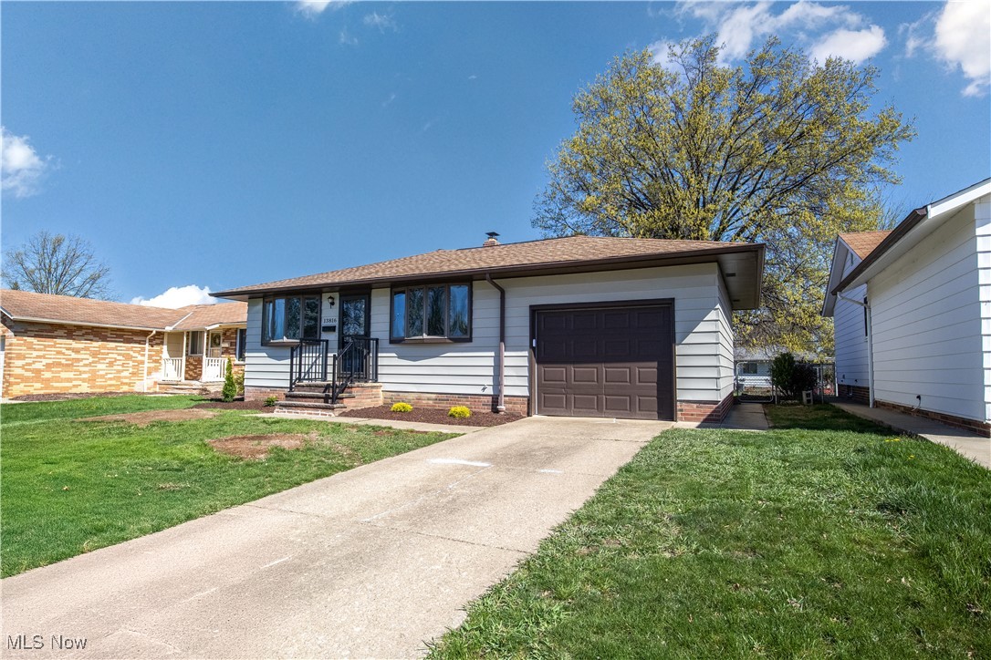 13816 Zaremba Drive, Brook Park, Ohio image 3