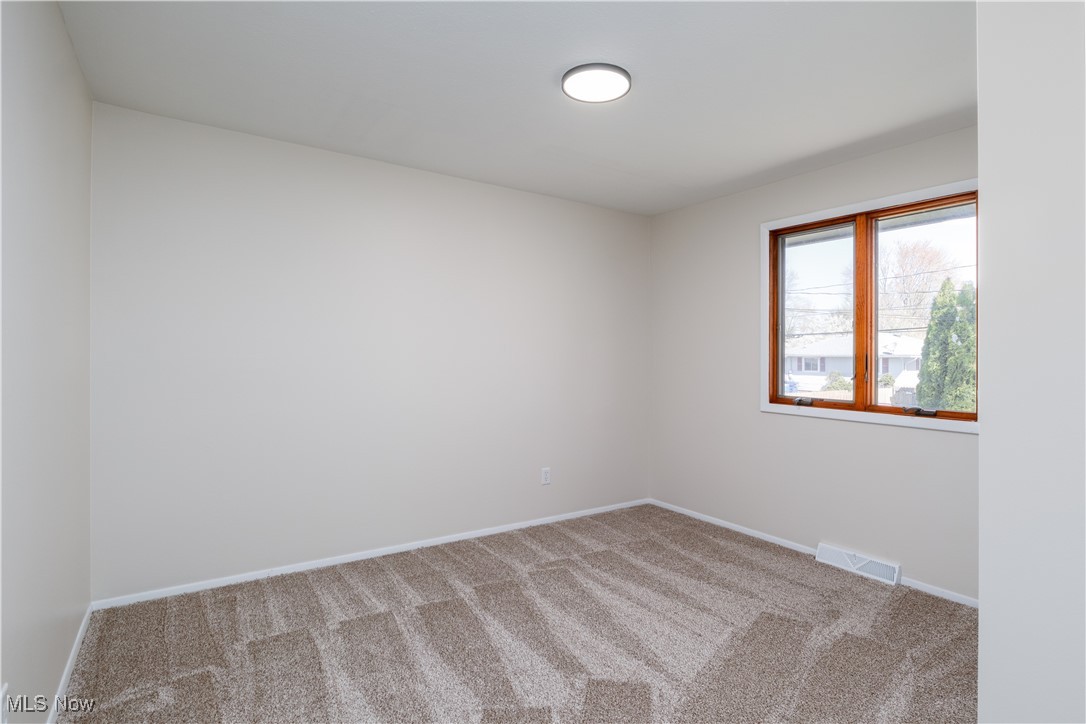 13816 Zaremba Drive, Brook Park, Ohio image 13