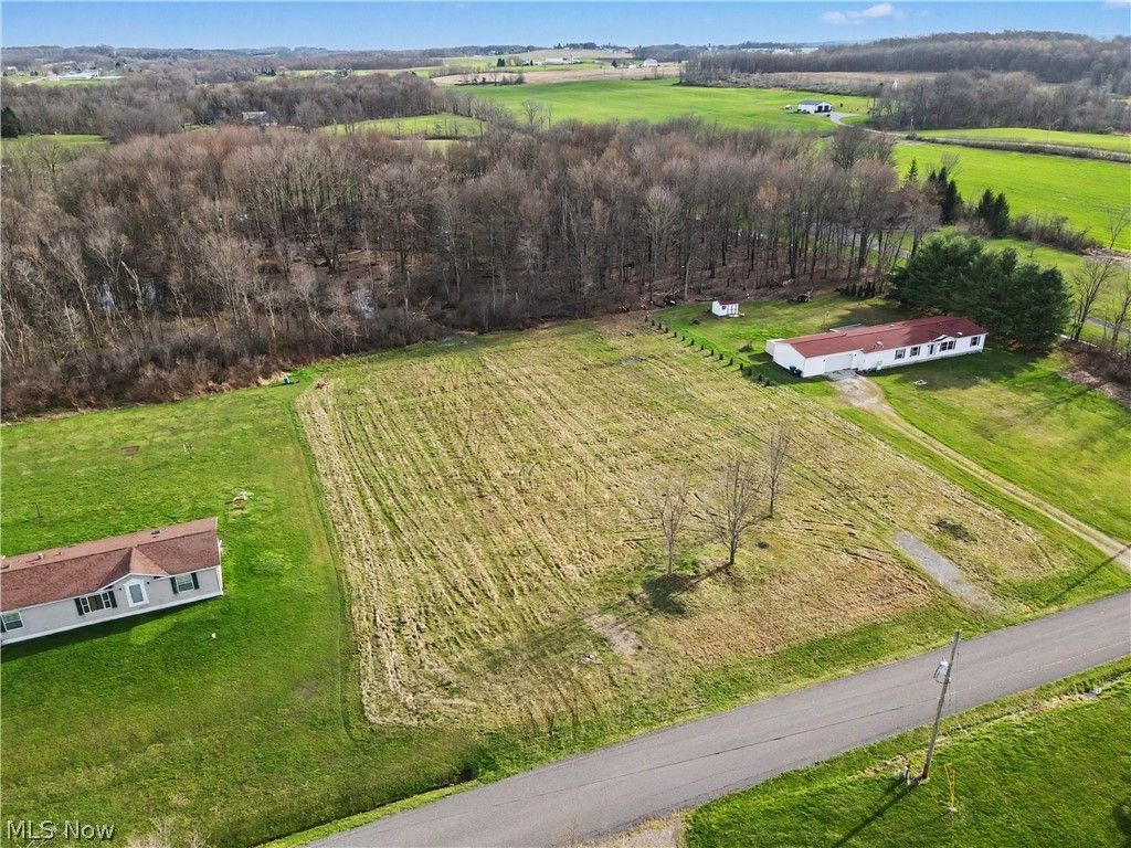 Photo of 24865 Center Avenue, Alliance, OH 44601 (MLS # 5199300)