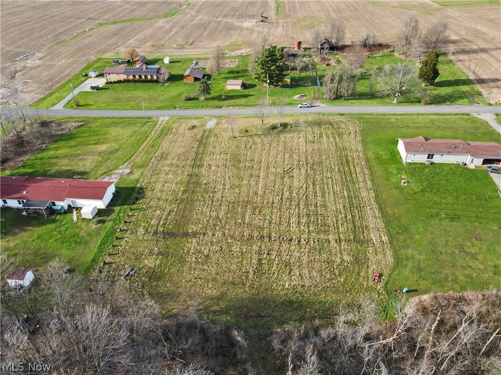 Photo of 24865 Center Avenue, Alliance, OH 44601 (MLS # 5199300)