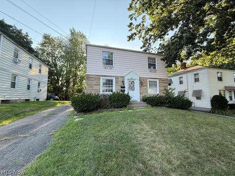 Multifamily For Rent - 2042 13th Street #2<br/> Cuyahoga Falls, OH 44223