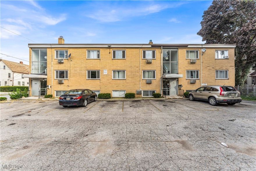 1415 Wyandotte Ave | Apt #202, Lakewood - Spacious 1 bed 1 bath apartment! HEAT/GAS INCLUDED(resident pays electric only) //

$ 760 rent / $ 760 deposit //
$55 application fee per adult //
1-2 pets OK in this unit. After application pre-approval, a PetScreening is required for any animals to proceed with one of our properties; a PetScreening affidavit is still required if you have no pets. (Some breed restrictions apply per HUD guidelines). //
NO SMOKING //
1 time $139 non-refundable set up fee paid at lease signing //

$35/month required resident benefit package; can include personal property/liability insurance for an additional $10/month for $45/month total. //

After application Pre-Approval 1 applicant per household application is required to fill out a PetScreening application, before being about to proceed with placing a Reservation Fee for one of our properties. You will receive a pre-approval for your application and in order to proceed, the PetScreening is required. Even if you have NO pets - this application must be filled out. One time, non-refundable pet fee of $250-600 per animal applies to all pets & must be paid before or when you pay your first month rent. (No fee for qualified assistance animals). //

Our application is processed through secure site: Findigs, and they require ID and income verification. Without this, your application will not be processed. They offer 24/7 chat support on their application directly if you have any questions. //
 
BEDROOMS:1 //
BATHROOMS:1 //
APPLIANCES PROVIDED: Fridge and stove //
UTILITIES / RESIDENT RESPONSIBILITY: Resident pays electric utilities only. //

Serious inquiries only.