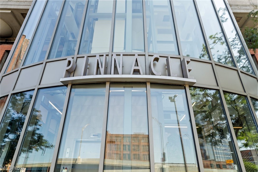 701 W Lakeside Avenue 803