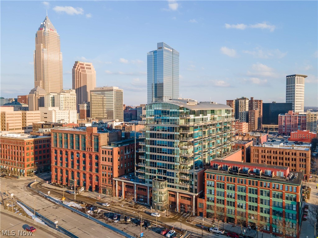 701 W Lakeside Avenue 803