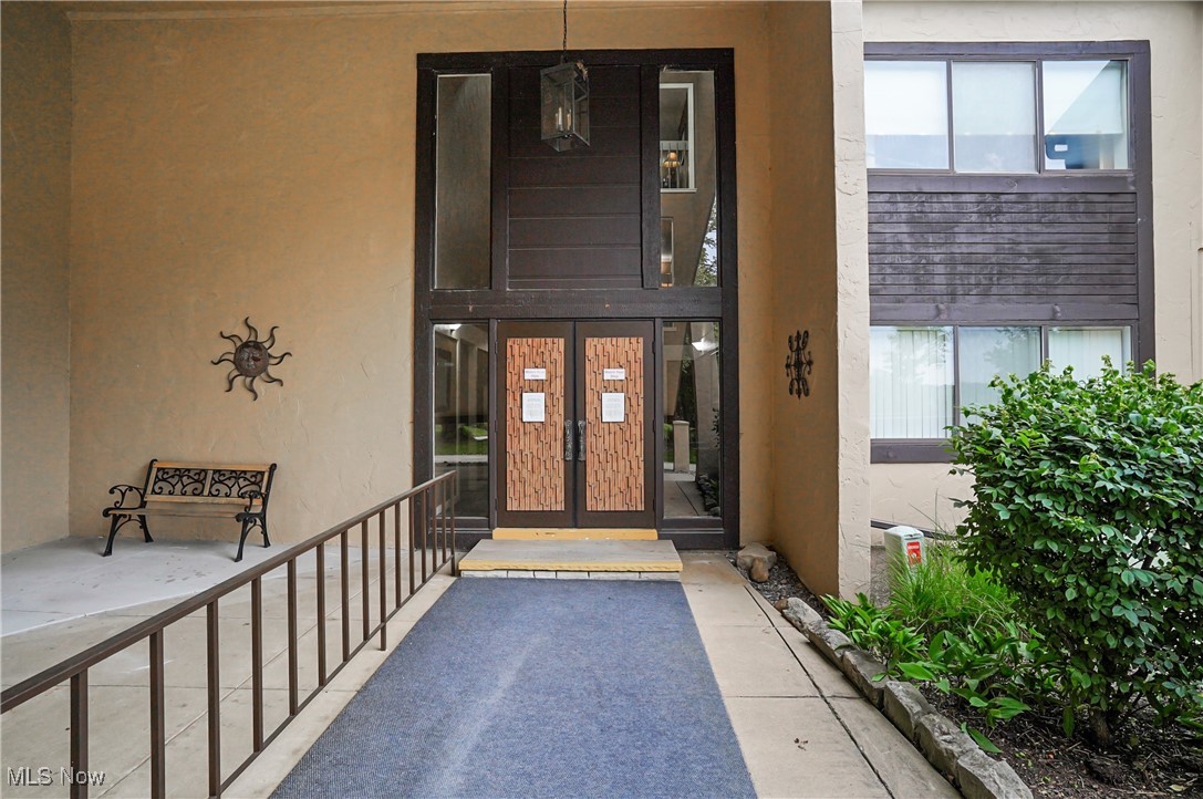 186 Court Drive #201, Fairlawn, Ohio image 2