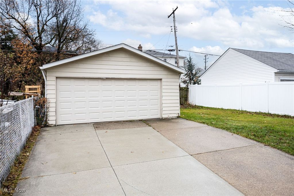 Photo of 3019 Liggett Drive, Parma, OH 44134 (MLS # 5174422)