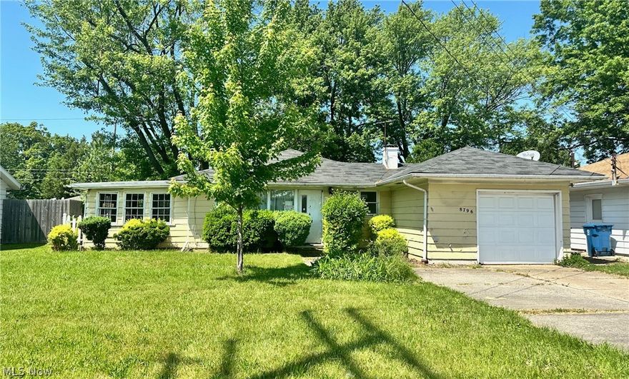 Are you looking for your next investment property? Look no further! This charming fixer-upper home has tons of potential for the right buyer or investor. This 3 bedroom, 1 bath ranch is conveniently located close to shopping, parks and interstates. Don't miss this amazing opportunity!