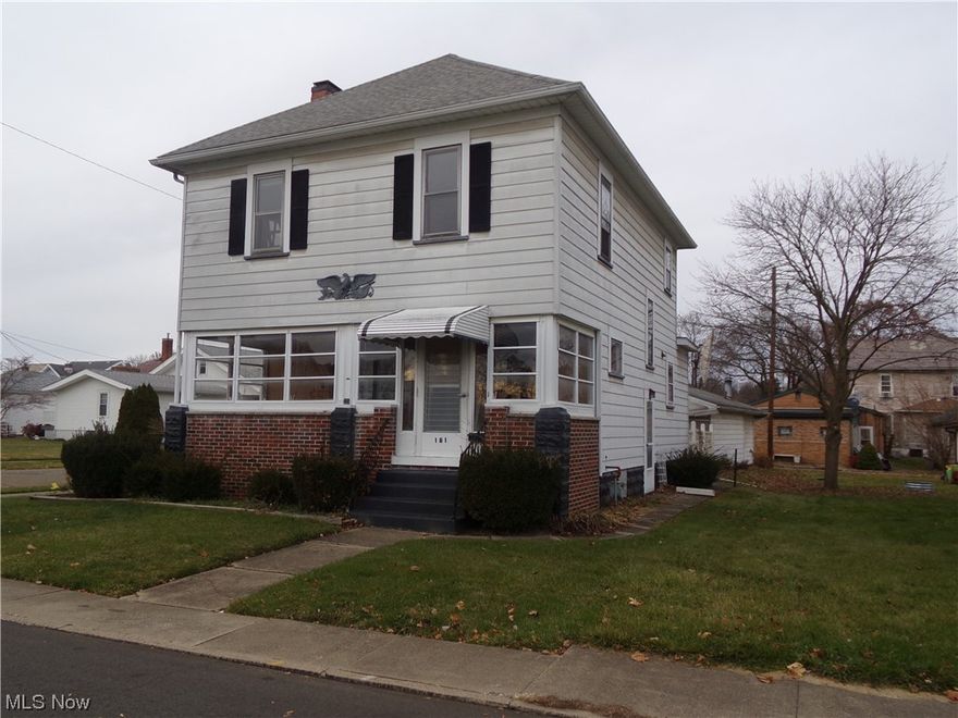 Great location walking distance to the park, schools & downtown. 
New Roof, charming built in cupboards and pocket doors