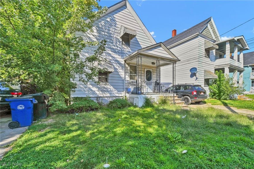 Front and back duplex in Slavic Village. 4 bedrooms, 2 baths (each unit has 2 bedrooms, 1 bath). Front and back units are rented. The rear unit has been rehabbed with newer carpet, flooring, and paint, updated bathroom.