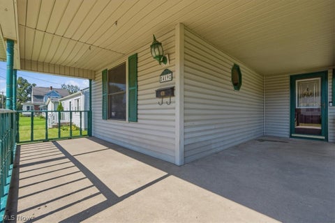 Tiny photo for 419 Poplar Avenue Ave, Williamstown, WV 26187 (MLS # 5240534)