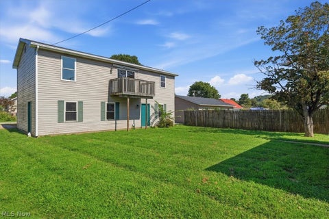 Tiny photo for 419 Poplar Avenue Ave, Williamstown, WV 26187 (MLS # 5240534)