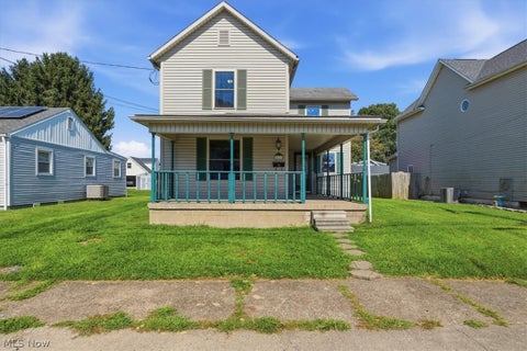 Tiny photo for 419 Poplar Avenue Ave, Williamstown, WV 26187 (MLS # 5240534)