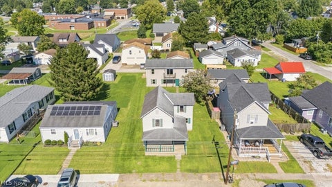 Tiny photo for 419 Poplar Avenue Ave, Williamstown, WV 26187 (MLS # 5240534)