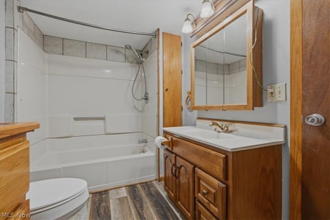 Tiny photo for 419 Poplar Avenue Ave, Williamstown, WV 26187 (MLS # 5240534)