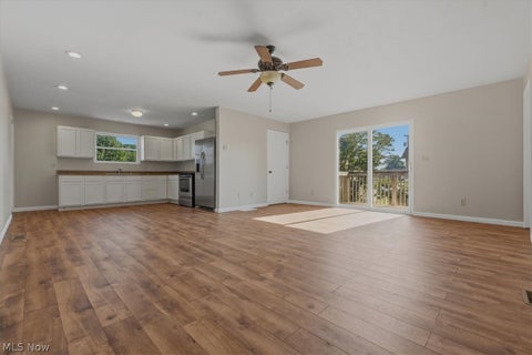 Tiny photo for 419 Poplar Avenue Ave, Williamstown, WV 26187 (MLS # 5240534)