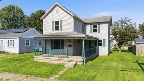 Tiny photo for 419 Poplar Avenue Ave, Williamstown, WV 26187 (MLS # 5240534)