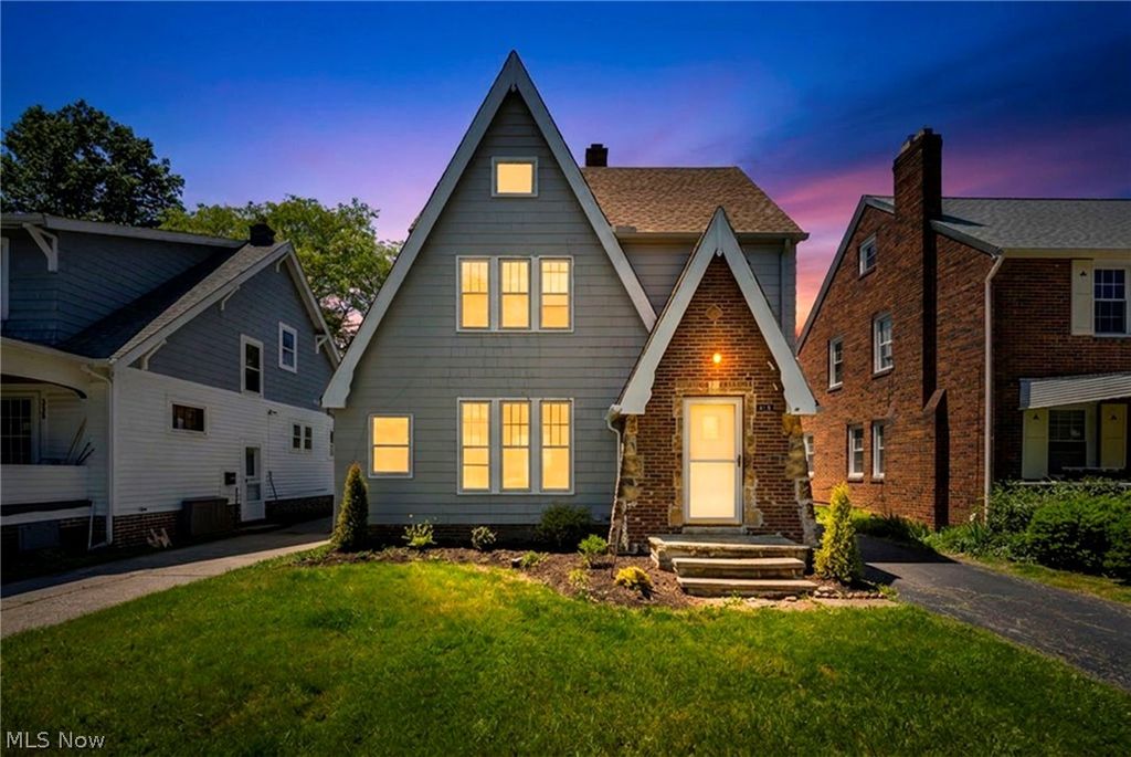 Photo of 334 E 197 Street, Euclid, OH 44119 (MLS # 5213700)