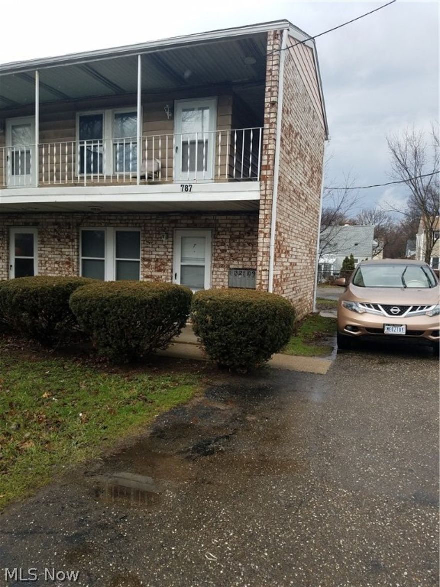 One bedroom one bathroom apt on 2nd floor. Stove and Fridge included.  $625 deposit. $625 rent. No credit check.  $50 app fee to check criminal and eviction history. Ready to move into. Plenty of parking.