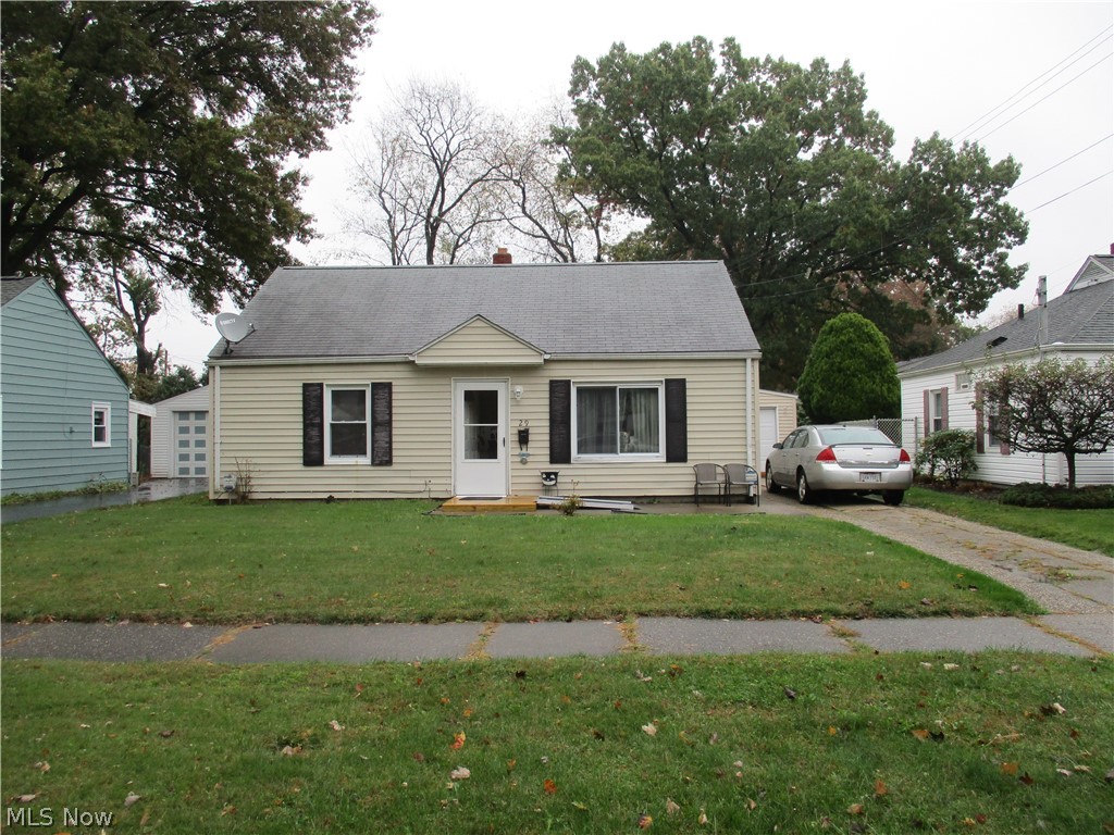 Ranch home, 2 bedrooms no basement, Furnace replace in 2015. HWT new in 2020.
Near Davenport Park.
Tenant occupied.