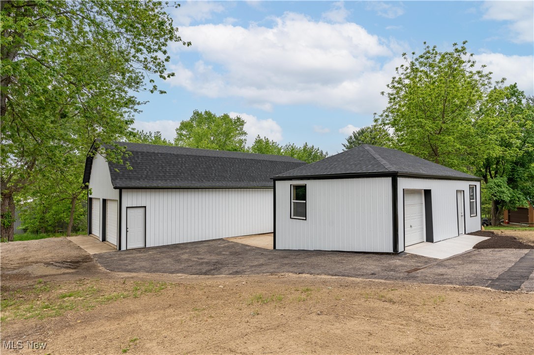 3144 Waynesburg Drive, Canton, Ohio image 2