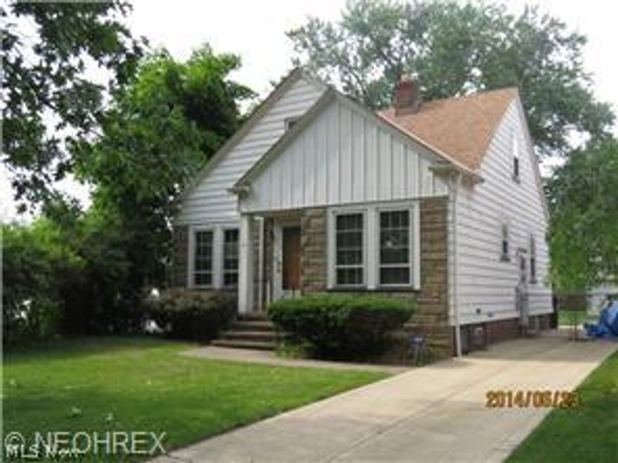 Neat and clean Westpark Bungalow..Hardwood floors, freshly painted. Full finished basement, fenced yard. Good size private backyard.MOTIVATED SELLER AND EASY TO SHOW!!