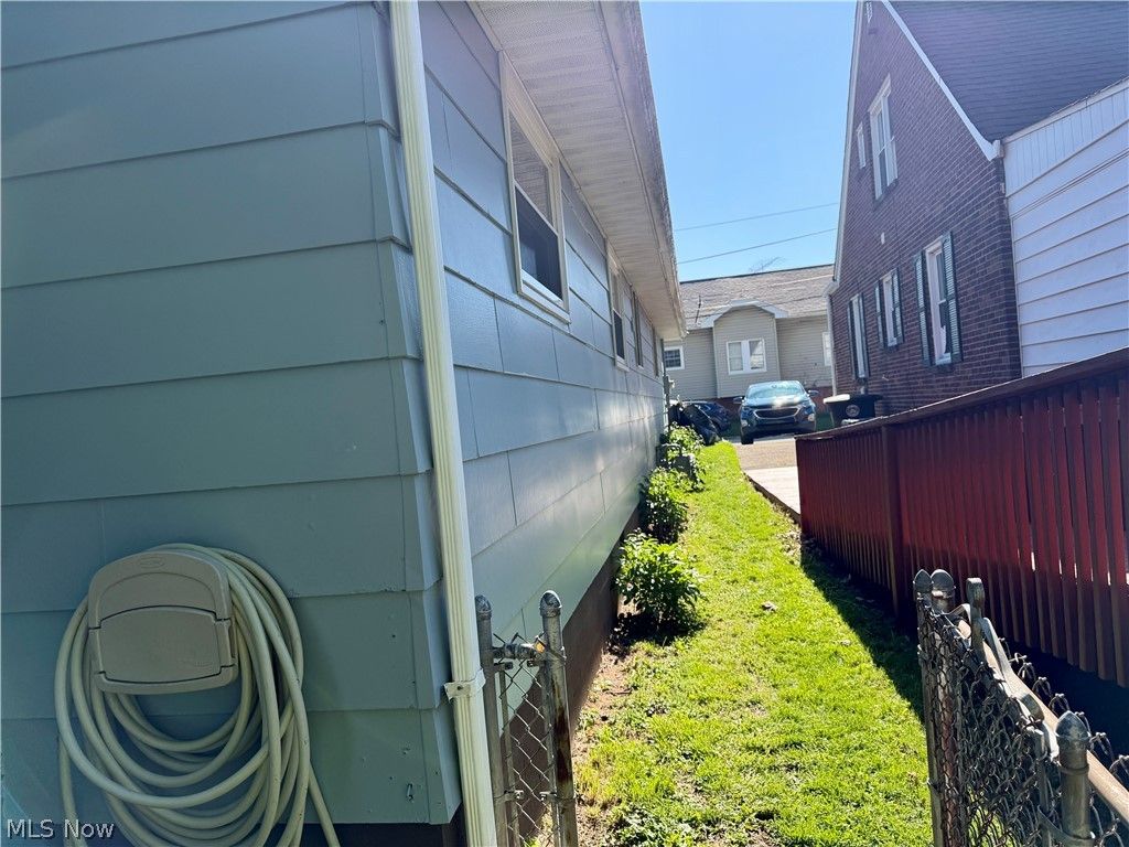 Photo of 707 Jeanette Avenue, Steubenville, OH 43952 (MLS # 5207079)