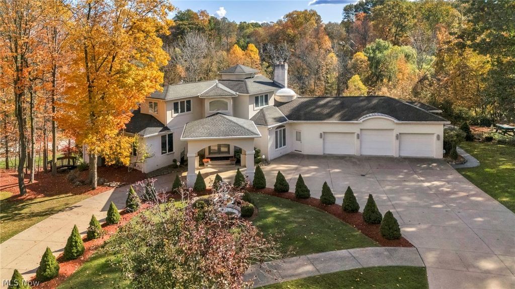 Photo of 8709 Deer Creek Drive, Broadview Heights, OH 44147 (MLS # 5202440)