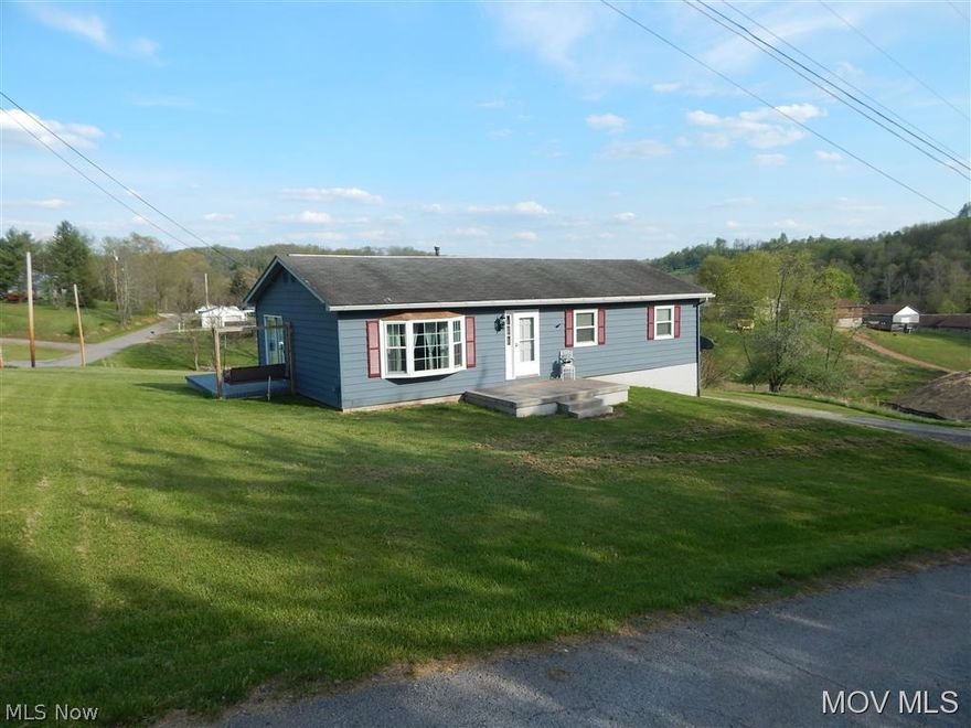 3 Bedroom 2 bath home with nearly an acre yard priced to sell in Harrisville.  Elem: Harrisville Elementary School  Elem/Bus: Y  JrHigh: Ritchie County Middle School  JrHigh/Bus: Y  High: Ripley High School  High/Bus: Y  Fire: VOL  Police: CTY  PossFreeGas: N  ;SQFT=Fin L1:1128, Fin Bsmt:425, Fin Above:1128, Fin Total:1553, Unfin Bsmt:703, Unfin Above:703;PRKG= Parking Pad
