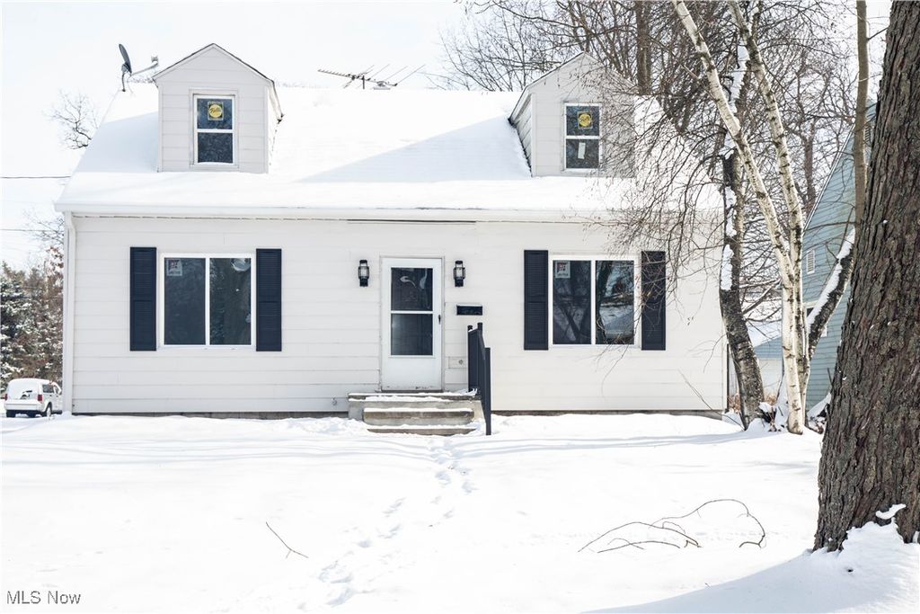 Photo of 1093 Valdes Avenue, Akron, OH 44320 (MLS # 5178060)