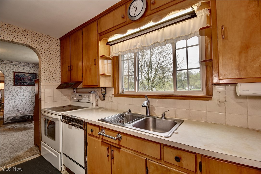 1283 Vanderhoof Road, Barberton, Ohio image 11