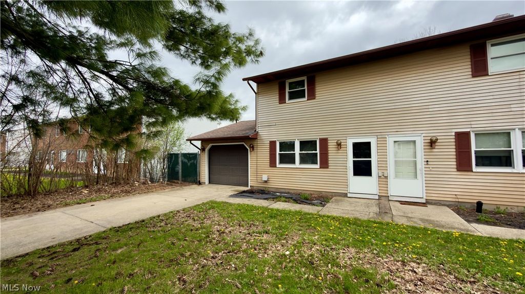 Photo of 239 Brunswick Drive, Elyria, OH 44035 (MLS # 5201464)