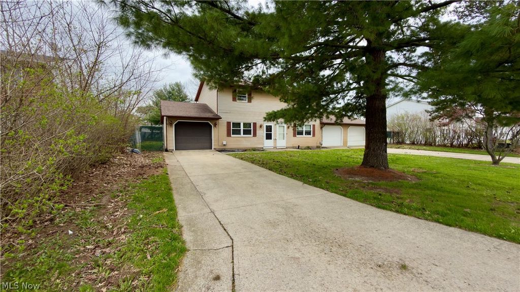 Photo of 239 Brunswick Drive, Elyria, OH 44035 (MLS # 5201464)