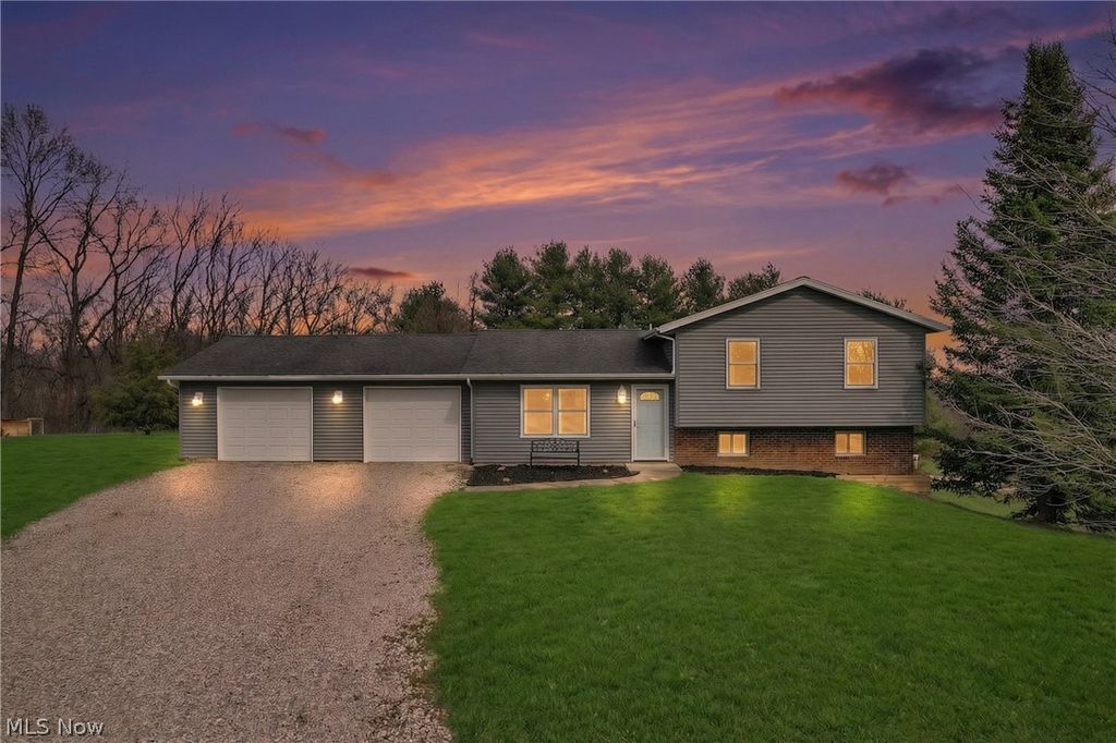 Photo of 625 Vincent Drive, Zanesville, OH 43701 (MLS # 5195373)