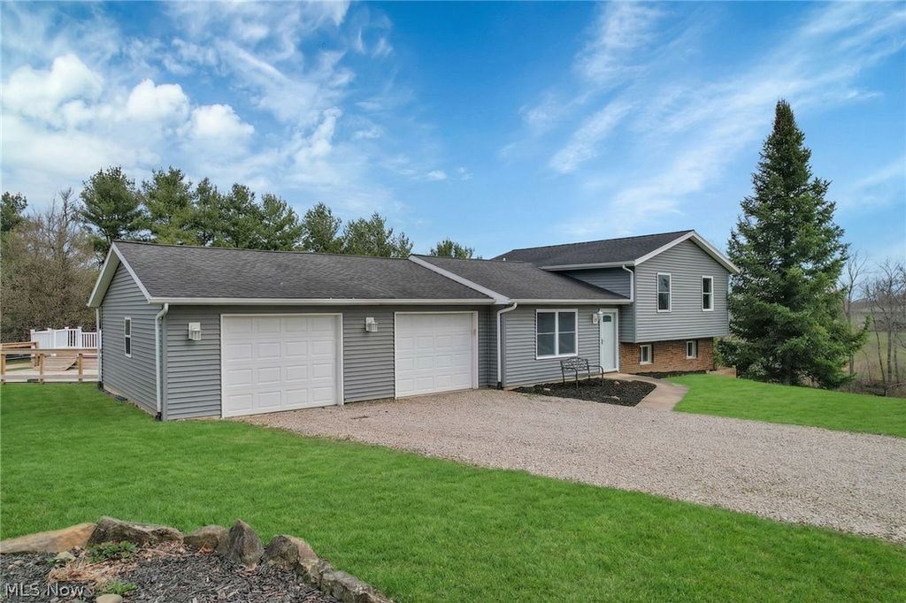 Photo of 625 Vincent Drive, Zanesville, OH 43701 (MLS # 5195373)