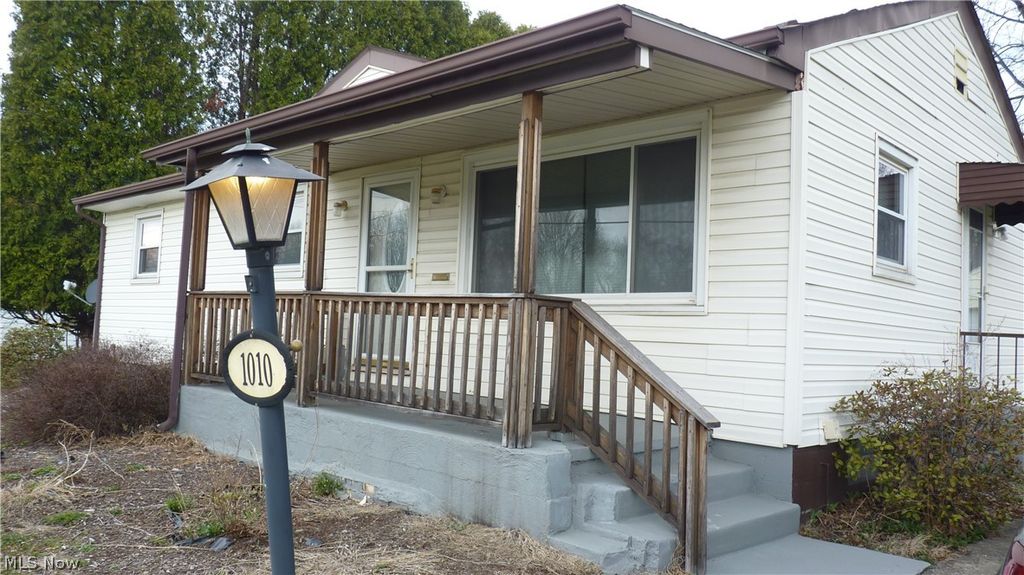 Photo of 1010 Burlington Street, Youngstown, OH 44510 (MLS # 5196801)