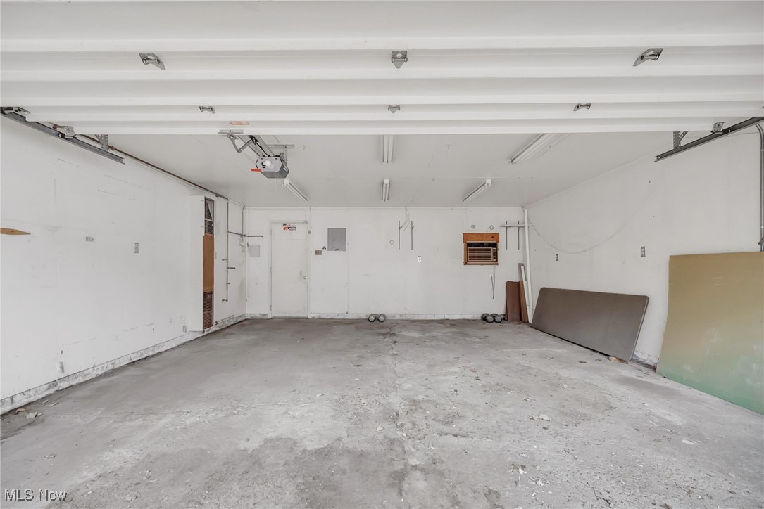 7128 Burridge Avenue, Mentor, Ohio image 43