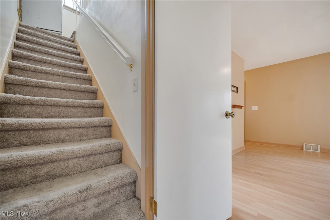 7128 Burridge Avenue, Mentor, Ohio image 23