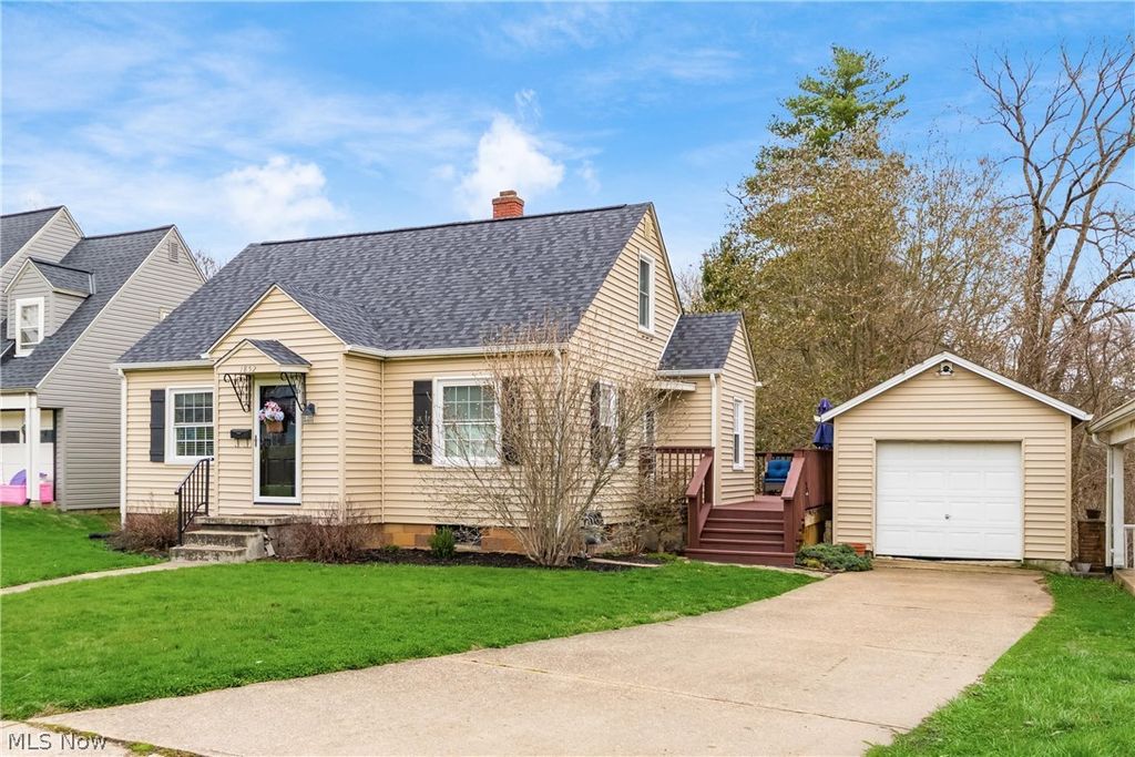 Photo of 1852 Euclid Avenue, Zanesville, OH 43701 (MLS # 5196539)