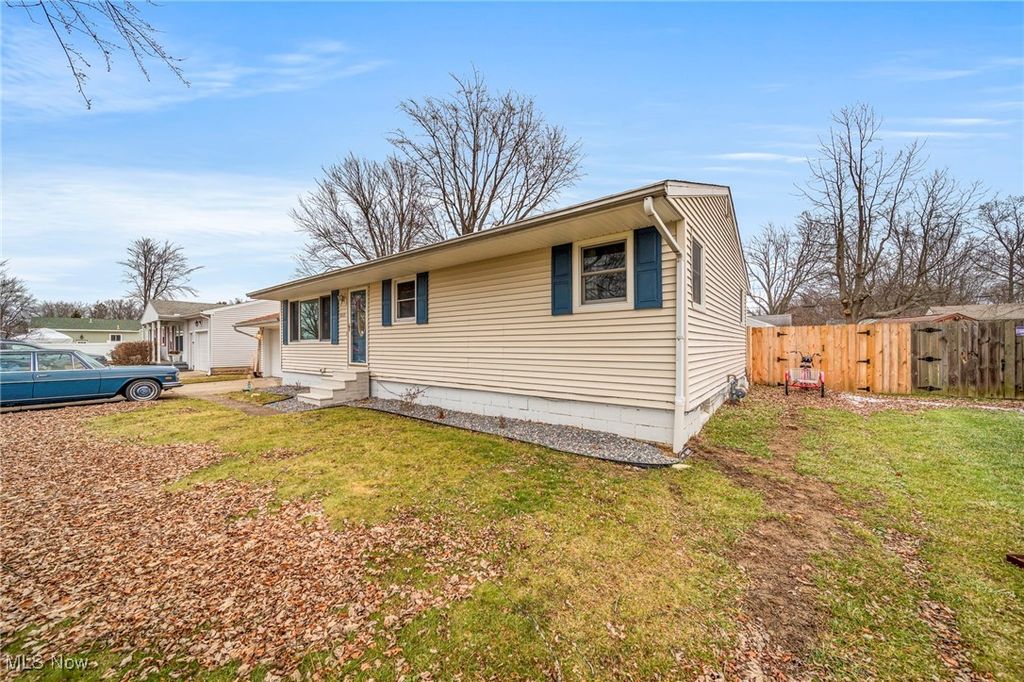 Photo of 1010 Brown Drive, Ashtabula, OH 44004 (MLS # 5181438)