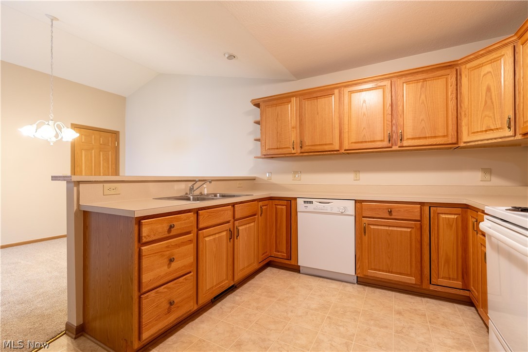 University Villa Condo Ph 03 - Residential