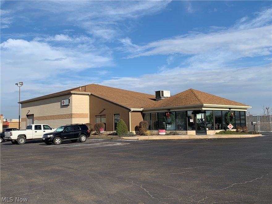 For Lease Only. Garage and 2 office spaces for lease with a gated fenced in parking lot. Garage size 25'x28' with one overhead door 8'x9' and a man door. Garage has a heater, plenty of electric outlets and good lighting. Two private offices. Office 1 at 11'x14', Office 2 at 12'x8'. Common area includes two bathrooms, Kitchen area and large updated conference room with a tv. Very clean and updated space. Great location with easy highway access. Available space for lease is an adjoining space with Sentry Inc. who would also be the landlord.