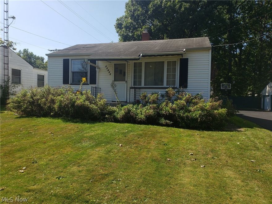 Investors welcome to this 3 bedroom 3 car garage home in Marlington school district. Open kitchen concept to the living room. Kitchen and bath are in good condition, appliances stay. Immediate possession available.
