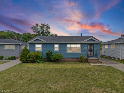 Homes For Sale - 260 Deborah Lane<br/> Bedford, OH 44146