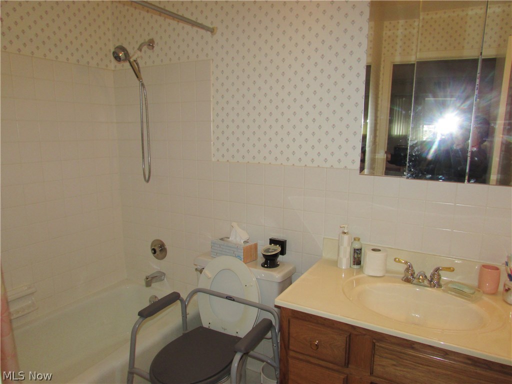 Acacia/Green Condo - Residential