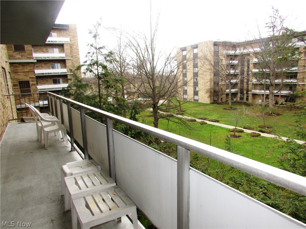 Acacia/Green Condo - Residential