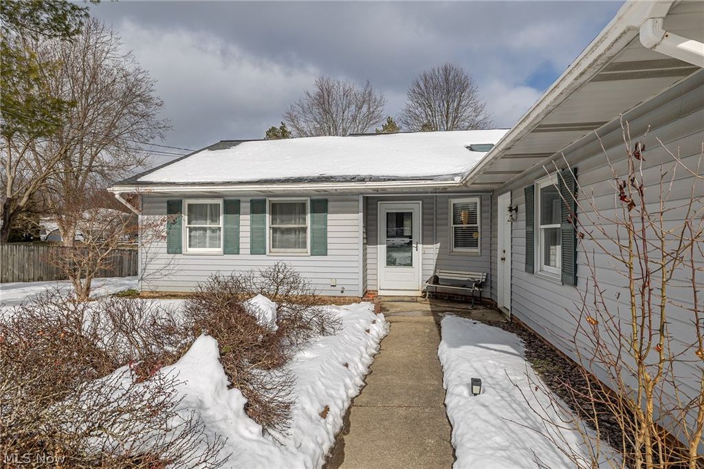 Photo of 1775 Glenwood Drive, Twinsburg, OH 44087 (MLS # 5187714)