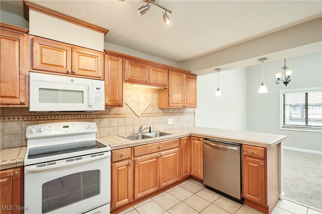 Copley, Ohio 44321, United States, 2 Bedrooms Bedrooms, ,2 BathroomsBathrooms,Residential,Pending,153211