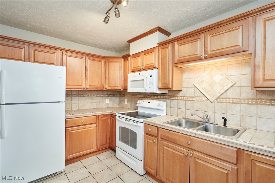 Copley, Ohio 44321, United States, 2 Bedrooms Bedrooms, ,2 BathroomsBathrooms,Residential,Pending,153211