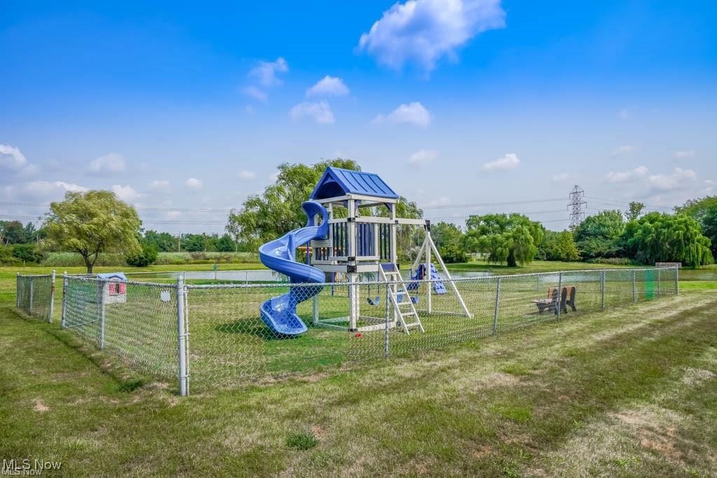 Copley, Ohio 44321, United States, 2 Bedrooms Bedrooms, ,2 BathroomsBathrooms,Residential,Pending,153211